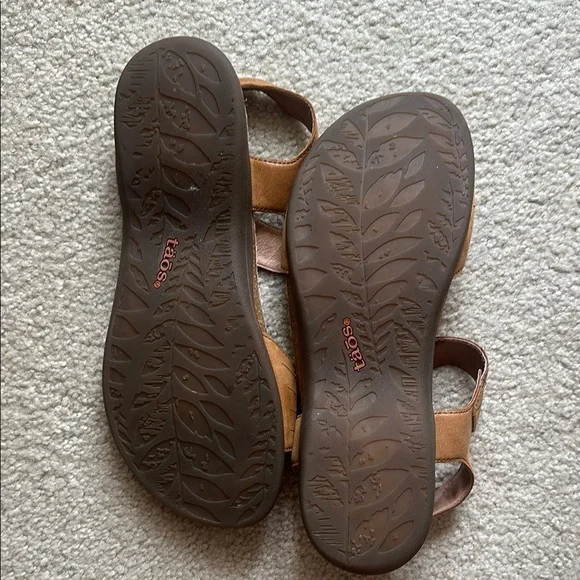 Taos tan women’s Leather Sandals - Picture 4 of 8